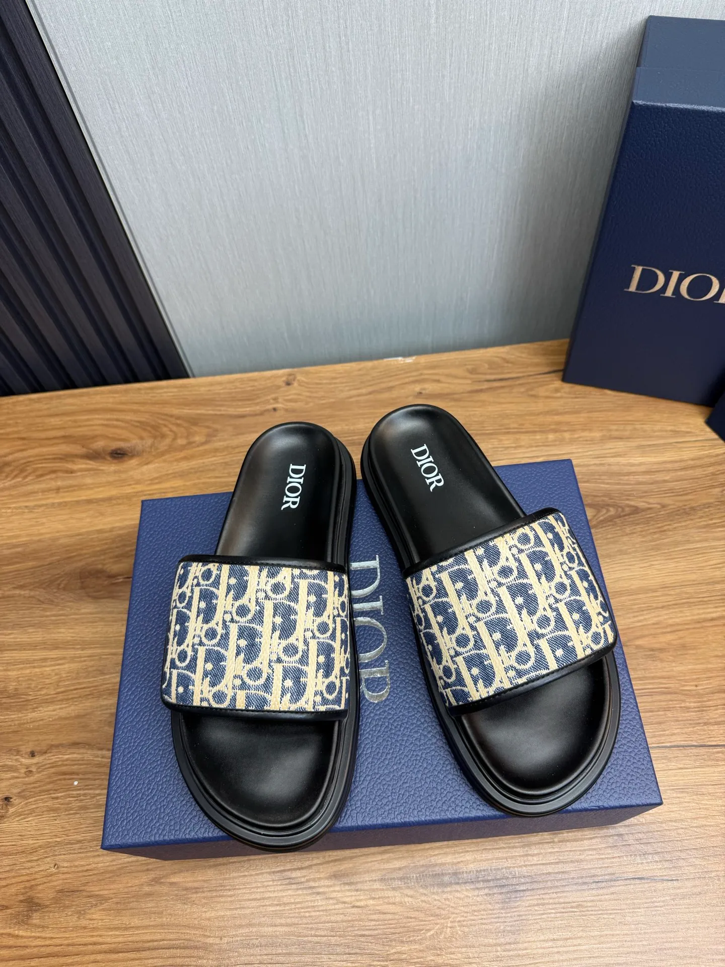 Men's shoes 💰280💰 Dior. Men's slippers 🩴Official website 1:1 production 38-45 yards 45 46 🉑️Customized original material shipped✅